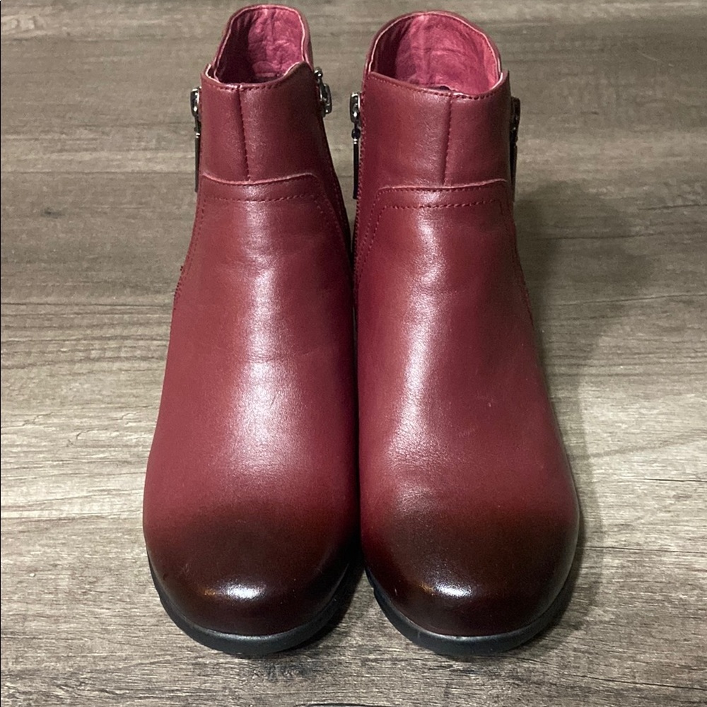 Propet Burgundy Leather Ankle Booties with Zipper
Never worn